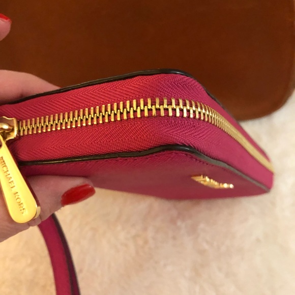 SALE🌼Michael Kors Zip Wallet Fuschia💥 - Picture 4 of 11